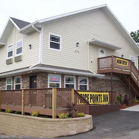 Price Pointe Inn ウォキショー エクステリア 写真