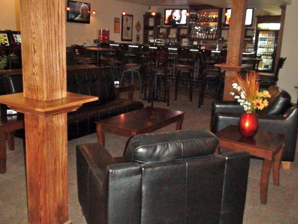 Price Pointe Inn ウォキショー エクステリア 写真