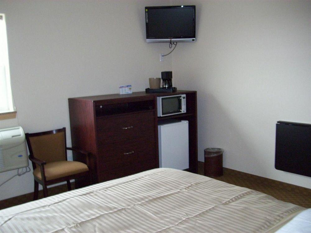 Price Pointe Inn ウォキショー エクステリア 写真
