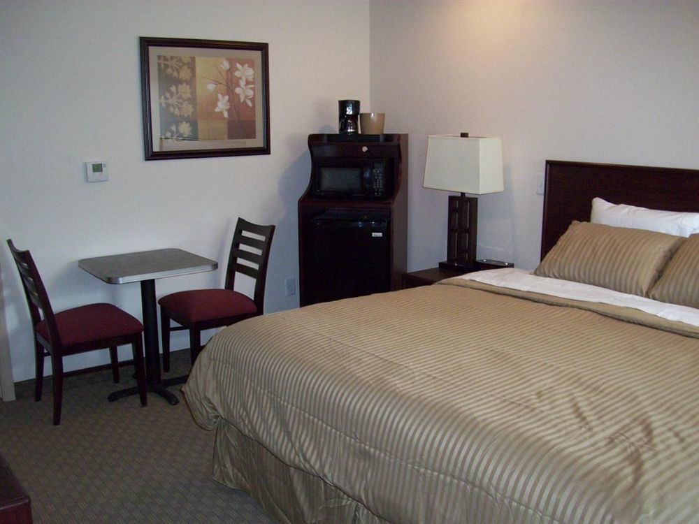 Price Pointe Inn ウォキショー エクステリア 写真