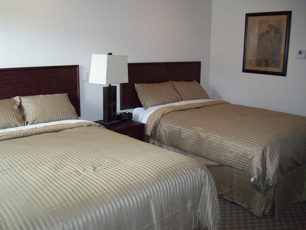 Price Pointe Inn ウォキショー エクステリア 写真