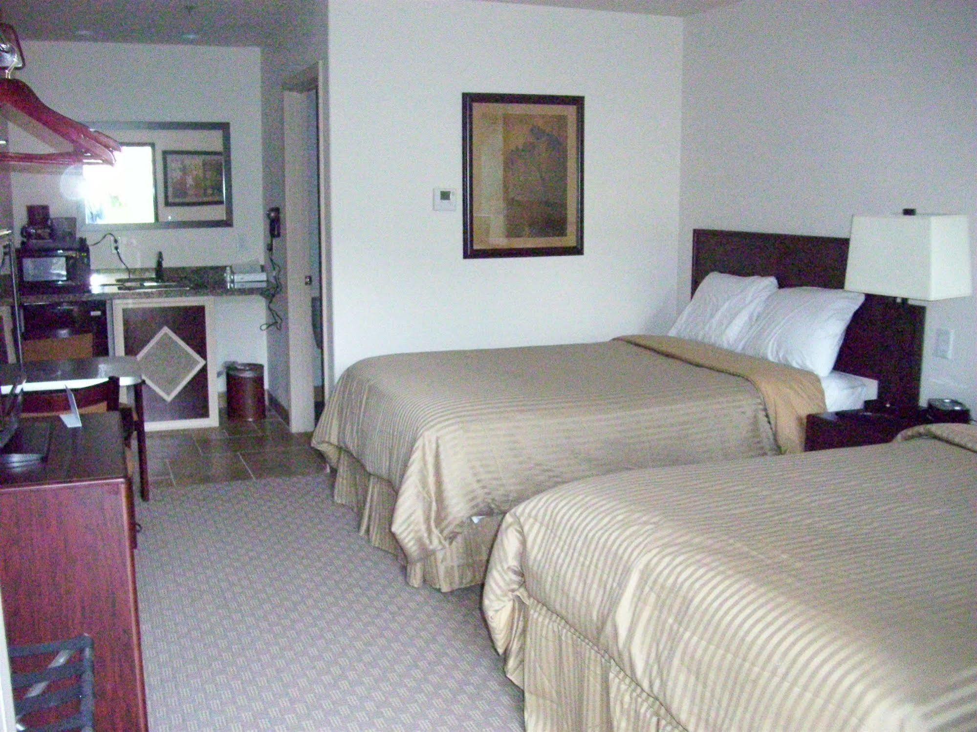 Price Pointe Inn ウォキショー エクステリア 写真