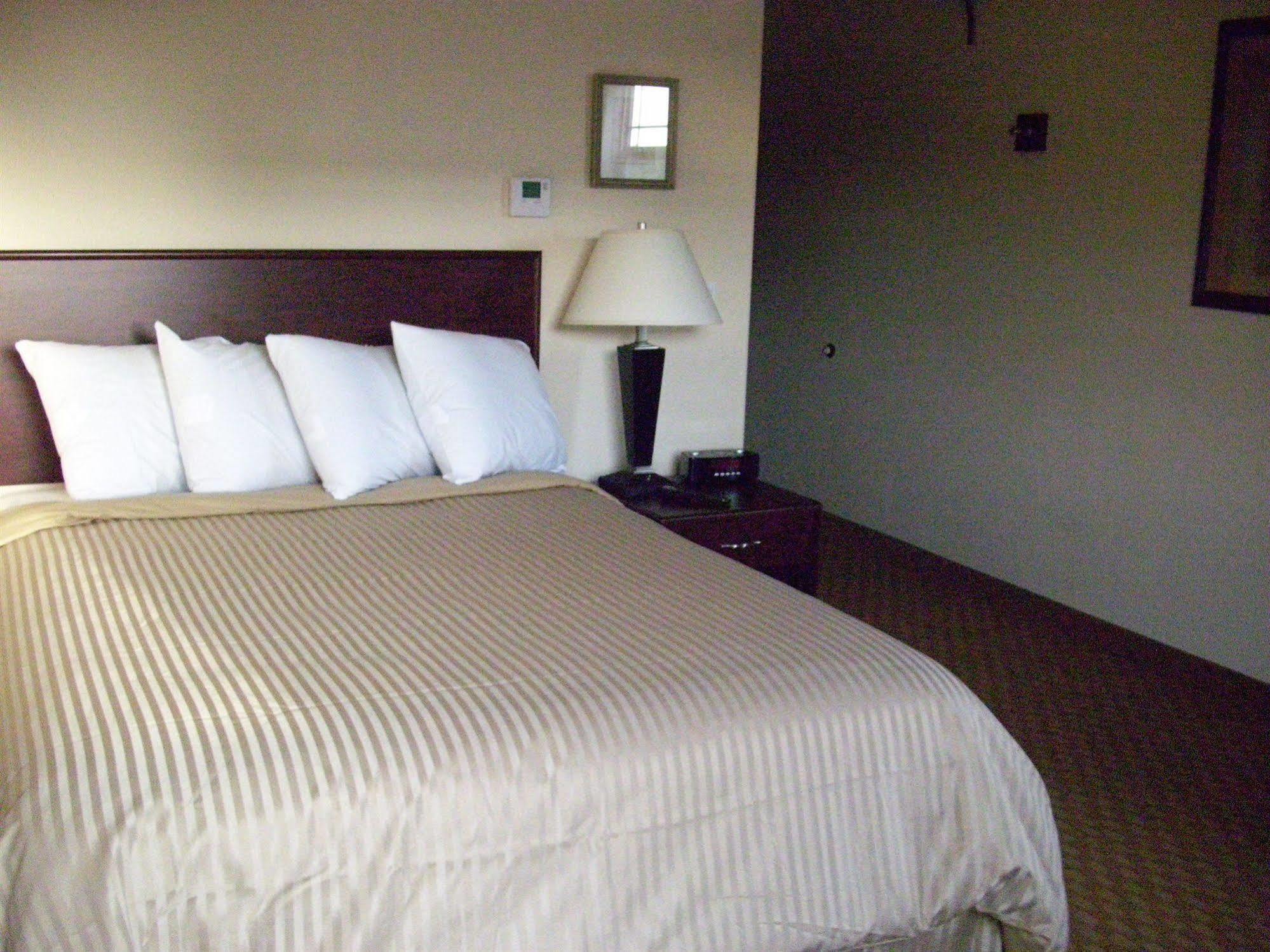 Price Pointe Inn ウォキショー エクステリア 写真