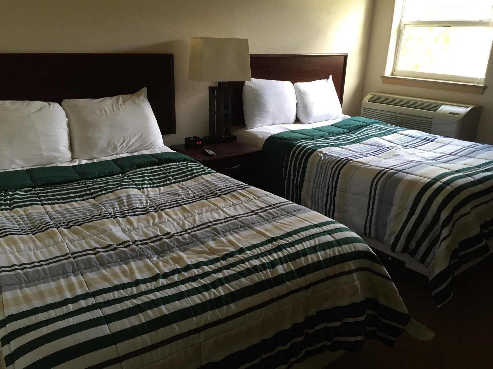 Price Pointe Inn ウォキショー エクステリア 写真
