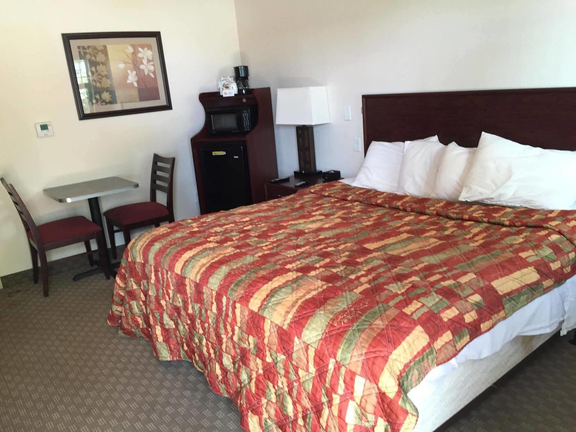 Price Pointe Inn ウォキショー エクステリア 写真