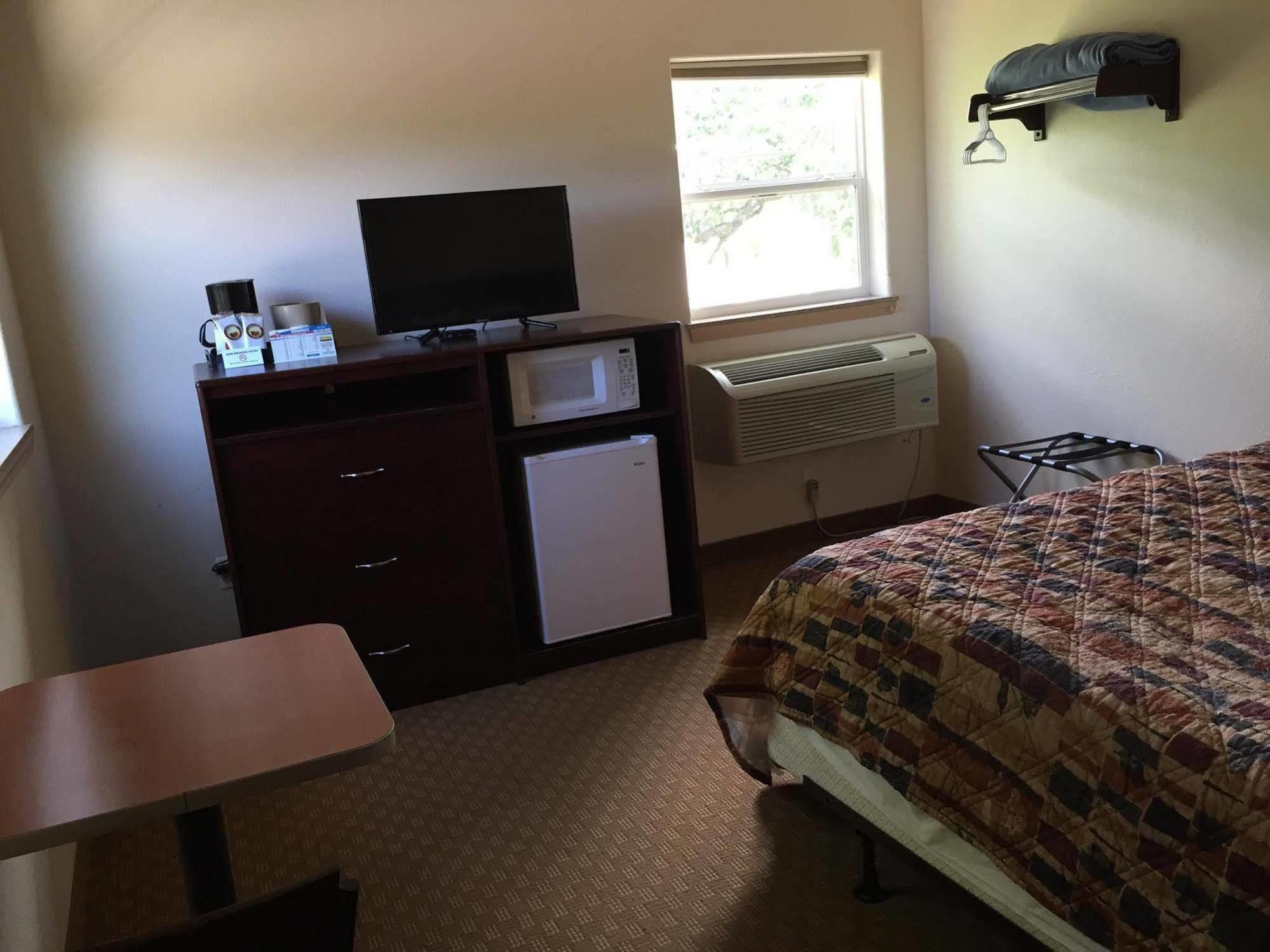 Price Pointe Inn ウォキショー エクステリア 写真
