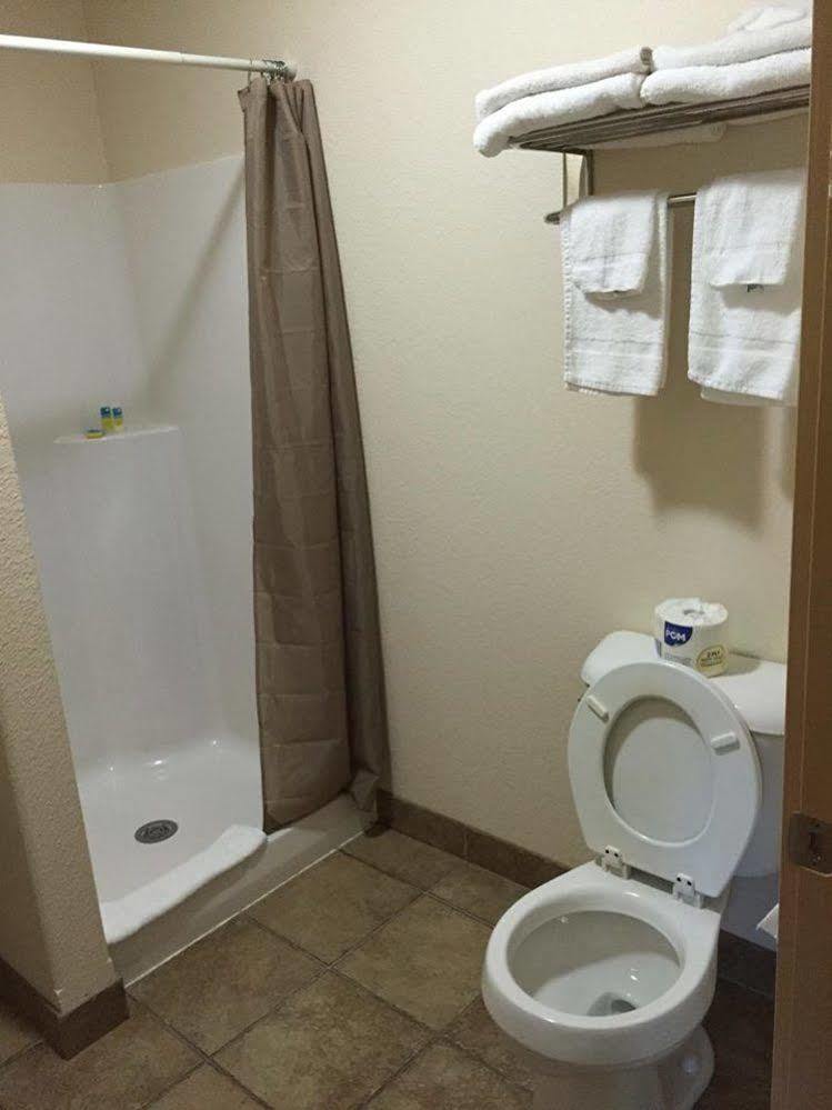 Price Pointe Inn ウォキショー エクステリア 写真