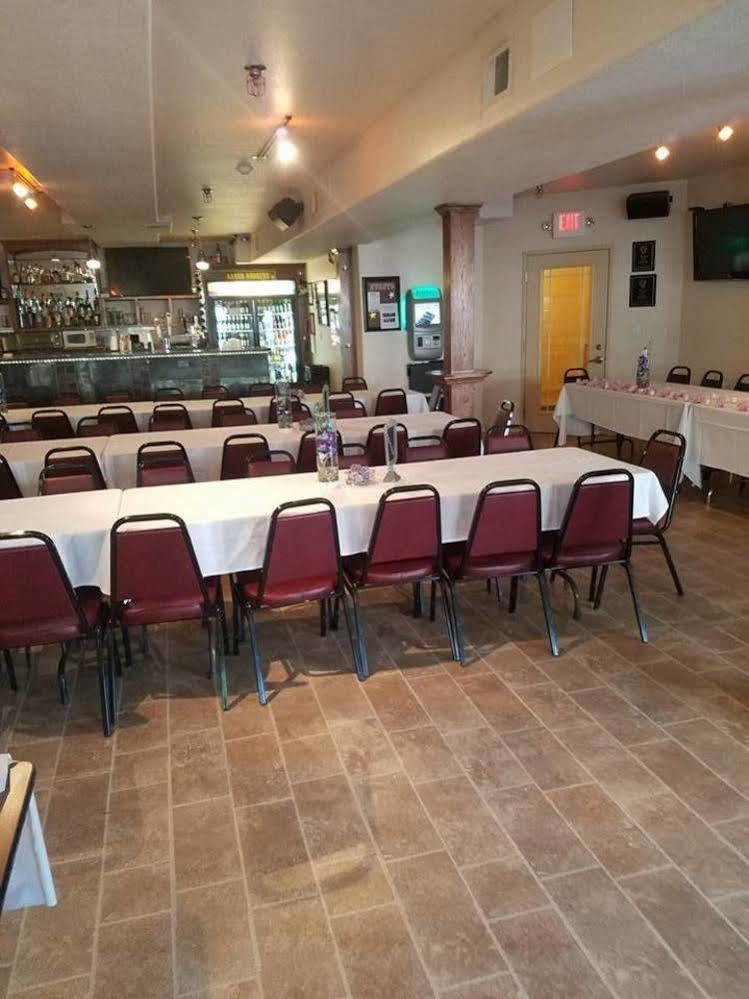 Price Pointe Inn ウォキショー エクステリア 写真