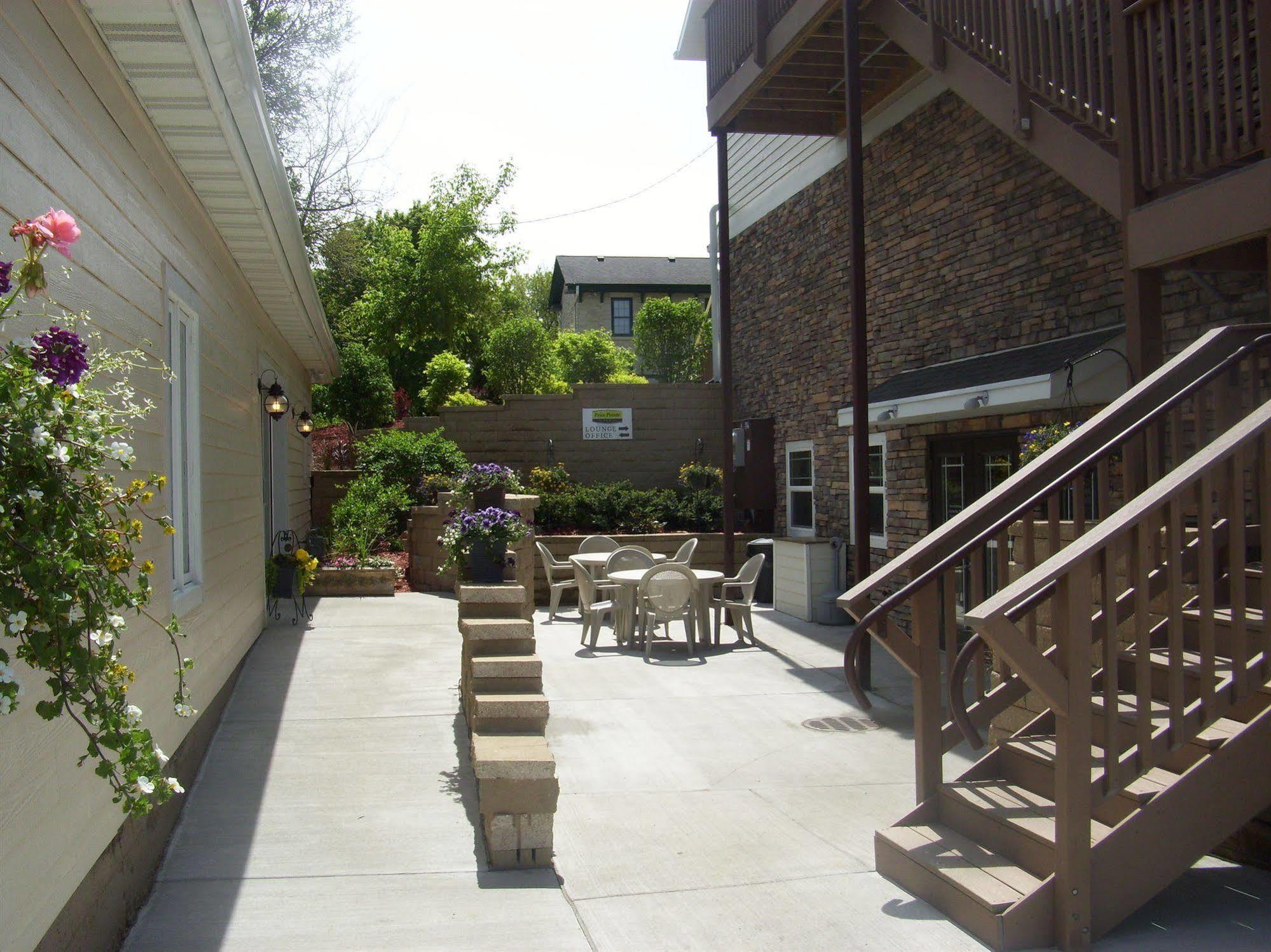 Price Pointe Inn ウォキショー エクステリア 写真